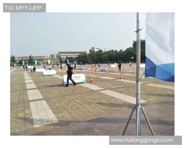 足球场上的迷人风采 揭开小众球星帅哥的独特魅力与故事